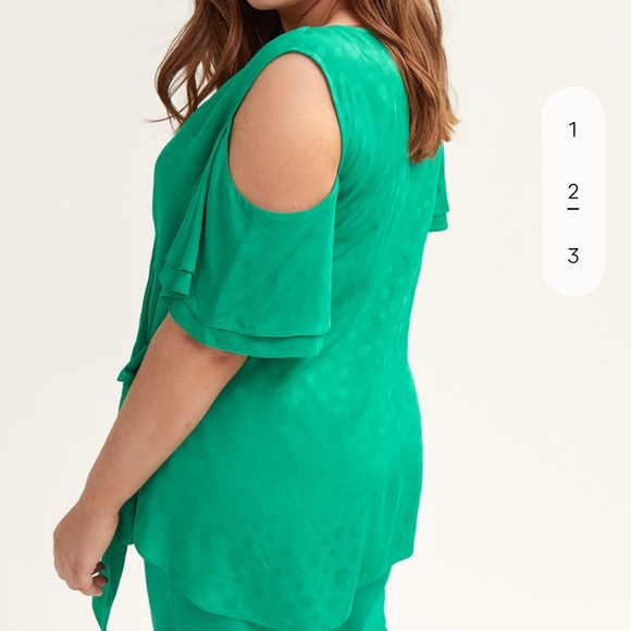 2/80$👙 NWT Cold Shoulder Wrap
Blouse 22 - Picture 3 of 12